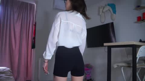 Snapshot of minakomii chatting on 21, 4, 2026 Mira online show from 21, 4, 2026