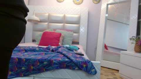 Snapshot of minene_mikami chatting on 8, 4, 2026 minene_mikami online show from 8, 4, 2026