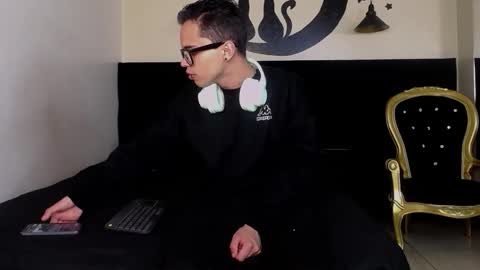 Minho Reyes online show from 26, 11, 2025