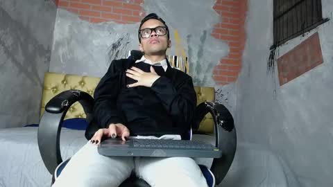 Minho Reyes online show from 28, 11, 2025