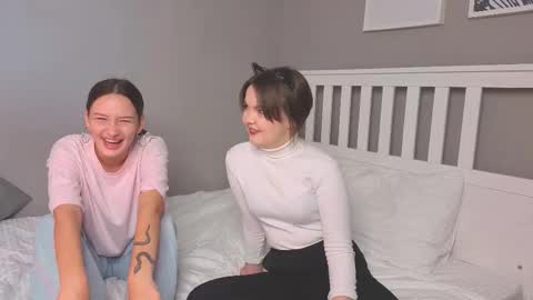 Snapshot of mini_bunny_mini chatting on 16, 9, 2025 KarinaLeila online show from 16, 9, 2025