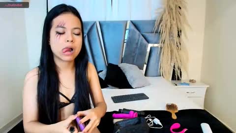 minilove_01 online show from 5, 11, 2025