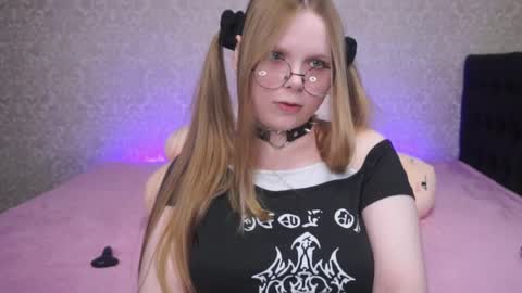 Snapshot of minx_girll chatting on 24, 4, 2026 Vikki online show from 24, 4, 2026