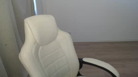 Snapshot of mira_g chatting on 3, 10, 2025 mira_g online show from 3, 10, 2025