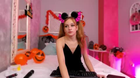 Snapshot of mira_glow chatting on 29, 10, 2025 Mira online show from 29, 10, 2025