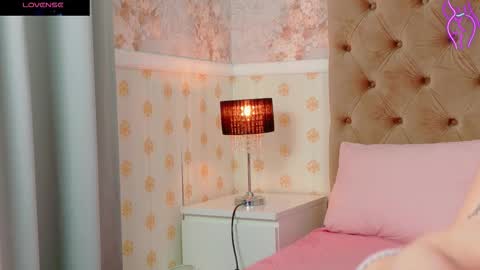 Snapshot of mira_lynxx chatting on 20, 10, 2025 mira_lynxx online show from 20, 10, 2025