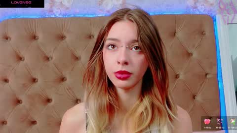 Snapshot of mira_lynxx chatting on 22, 10, 2025 mira_lynxx online show from 22, 10, 2025