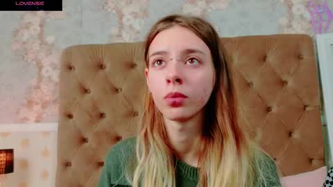 Snapshot of mira_lynxx chatting on 29, 10, 2025 mira_lynxx online show from 29, 10, 2025