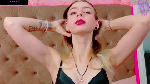 Snapshot of mira_lynxx chatting on 31, 10, 2025 mira_lynxx online show from 31, 10, 2025