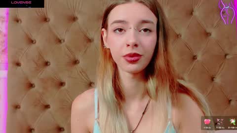 Snapshot of mira_lynxx chatting on 10, 11, 2025 mira_lynxx online show from 10, 11, 2025