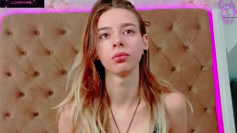 Snapshot of mira_lynxx chatting on 13, 11, 2025 mira_lynxx online show from 13, 11, 2025