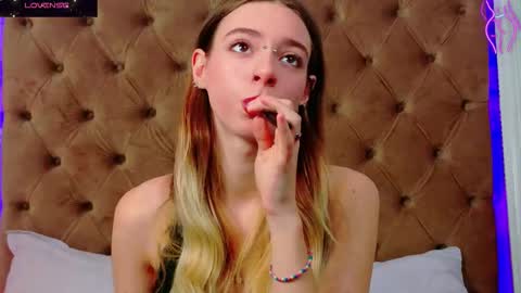 Snapshot of mira_lynxx chatting on 5, 12, 2025 mira_lynxx online show from 5, 12, 2025