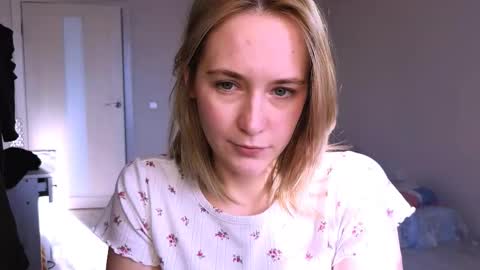 Snapshot of mira_spark chatting on 30, 9, 2025 Mira online show from 30, 9, 2025