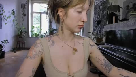 Snapshot of miranda2_0 chatting on 25, 5, 2026 miranda2_0 online show from 25, 5, 2026