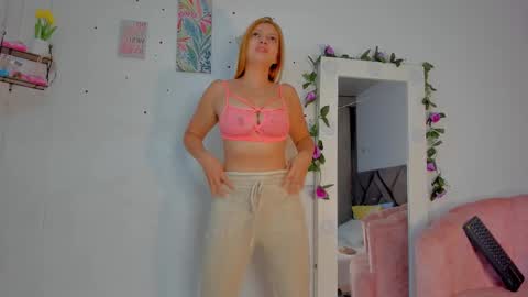 Snapshot of mirandarroxxx chatting on 7, 1, 2026 mirandarroxxx online show from 7, 1, 2026