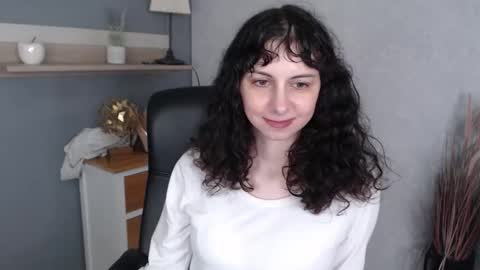 Snapshot of mirarose87 chatting on 4, 3, 2026 Mira online show from 4, 3, 2026