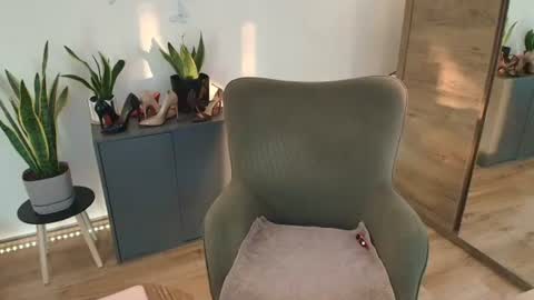 Snapshot of mirela_silver chatting on 22, 6, 2026 Mirela online show from 22, 6, 2026