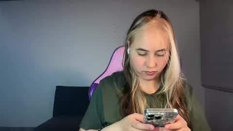 Snapshot of mirilinda chatting on 4, 3, 2026 mirilinda online show from 4, 3, 2026