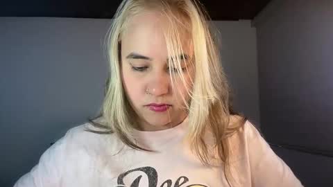 Snapshot of mirilinda chatting on 6, 3, 2026 mirilinda online show from 6, 3, 2026