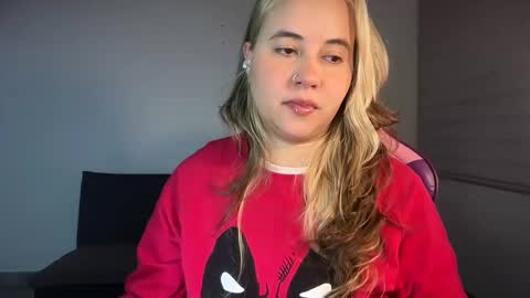 Snapshot of mirilinda chatting on 15, 3, 2026 mirilinda online show from 15, 3, 2026