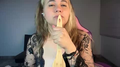 Snapshot of mirilinda chatting on 16, 3, 2026 mirilinda online show from 16, 3, 2026