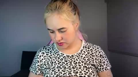 Snapshot of mirilinda chatting on 24, 3, 2026 mirilinda online show from 24, 3, 2026