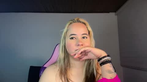 Snapshot of mirilinda chatting on 16, 4, 2026 mirilinda online show from 16, 4, 2026