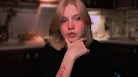 Snapshot of mirrameow chatting on 9, 11, 2025 Mira online show from 9, 11, 2025