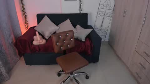 Snapshot of mishelkrave_ chatting on 10, 10, 2025 KRAVE  online show from 10, 10, 2025