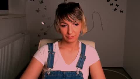 Snapshot of mishelle_blondie chatting on 5, 5, 2026 Mishelle online show from 5, 5, 2026