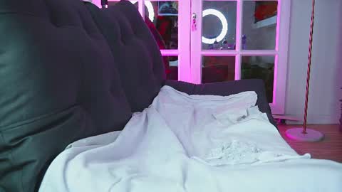 Snapshot of miss___angel chatting on 25, 6, 2026 miss___angel online show from 25, 6, 2026