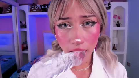 Snapshot of miss___megan chatting on 5, 11, 2025 Megan online show from 5, 11, 2025