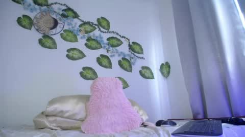 Snapshot of miss__saenz chatting on 16, 4, 2026 online show from 16, 4, 2026