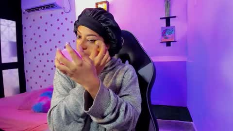 Snapshot of miss_akemi chatting on 18, 9, 2025 Akemi 3 online show from 18, 9, 2025