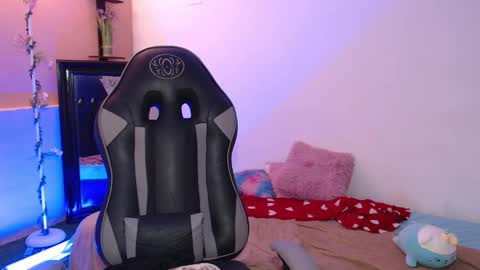 Akemi 3 online show from 18, 12, 2025