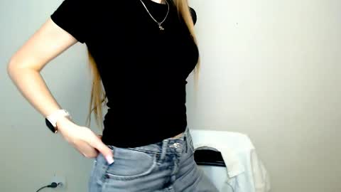 Snapshot of miss_angelina_ chatting on 12, 5, 2026 Angelina online show from 12, 5, 2026