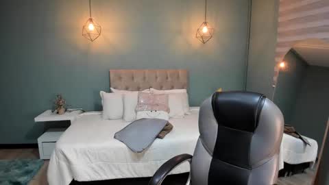 Cataleya online show from 4, 12, 2025