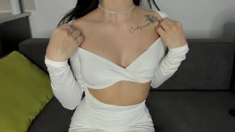 Snapshot of miss_emilyy chatting on 25, 12, 2024 Emily online show from 25, 12, 2024