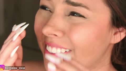  Elisabeth  IG galax xxia       online show from 7, 2, 2025