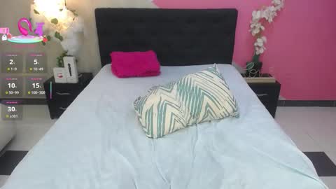 Snapshot of miss_honey1 chatting on 11, 9, 2025 miss_honey1 online show from 11, 9, 2025