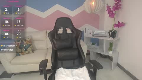 Snapshot of miss_honey1 chatting on 30, 9, 2025 miss_honey1 online show from 30, 9, 2025