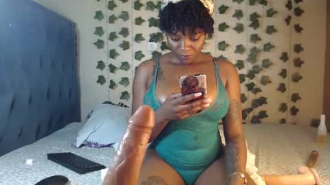 Snapshot of miss_kiiki chatting on 5, 12, 2024 miss_kiiki online show from 5, 12, 2024