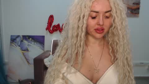 Snapshot of miss_kiten chatting on 8, 2, 2025 miss_kiten online show from 8, 2, 2025