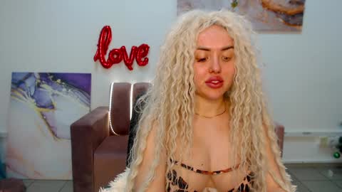 Snapshot of miss_kiten chatting on 9, 2, 2025 miss_kiten online show from 9, 2, 2025