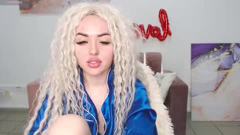 Snapshot of miss_kiten chatting on 15, 2, 2025 miss_kiten online show from 15, 2, 2025