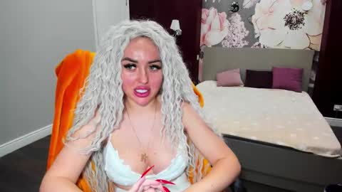 Snapshot of miss_kiten chatting on 17, 9, 2025 miss_kiten online show from 17, 9, 2025