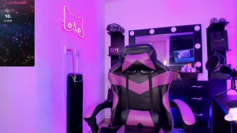 Snapshot of miss_kittyn chatting on 6, 4, 2026 Miss Kittyn online show from 6, 4, 2026