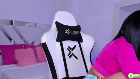 Snapshot of miss_megan__ chatting on 10, 1, 2025 online show from 10, 1, 2025