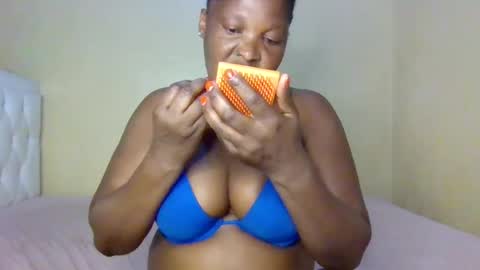 Snapshot of miss_milly1 chatting on 28, 7, 2026 MILLY online show from 28, 7, 2026