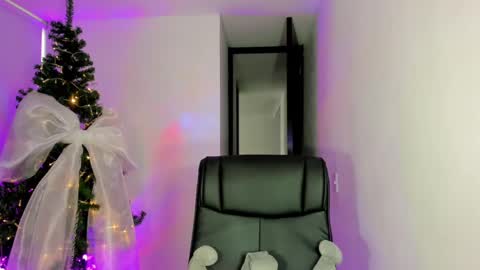 Goddess Myers  thumb up is important for me kisses  online show from 9, 1, 2025